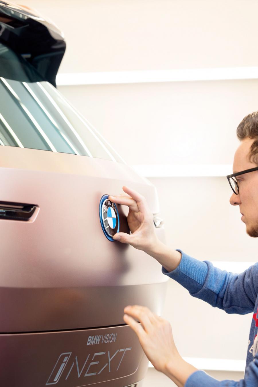 Детали создания BMW Vision iNEXT 2018 года  (фото 62 из 128)